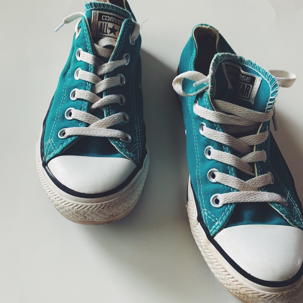 All star converse in teal